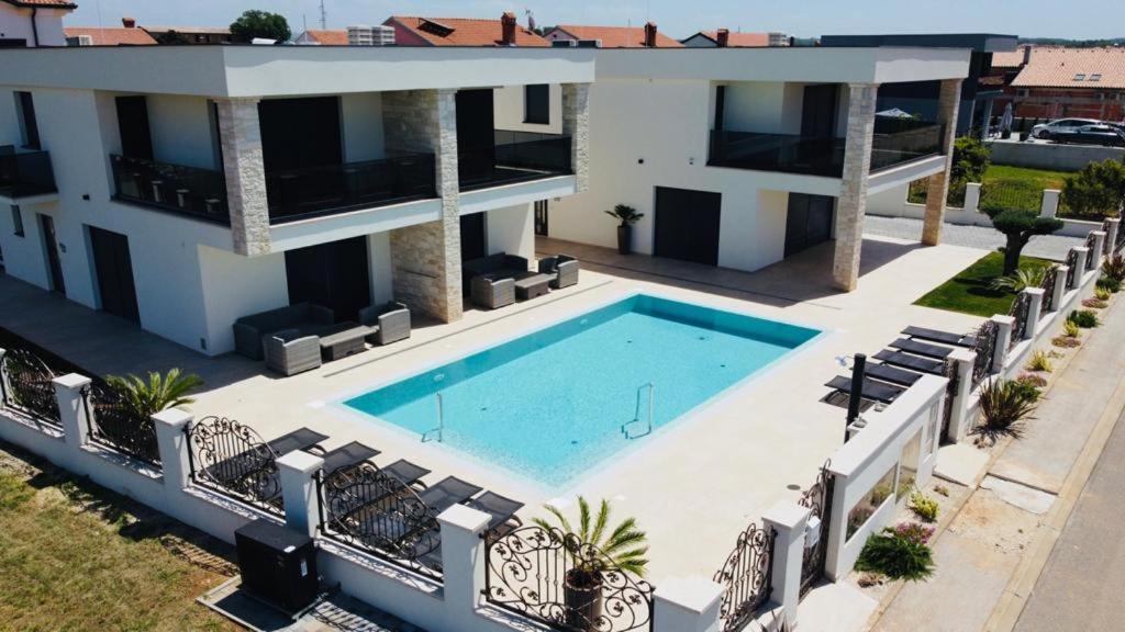 Vila Softic Amra Умаг Екстериор снимка